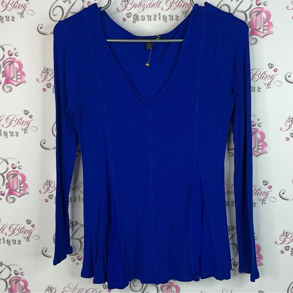 Cable & Gauge long sleeve stretchy Vneck Royal Blue Blouse ribbed